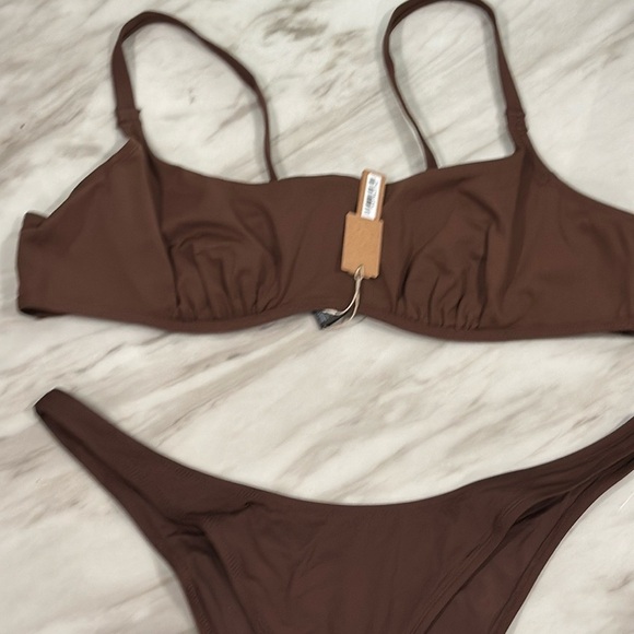 SKIMS Bikini Set bra size 4x and bikini is size 3 - Picture 2 of 11